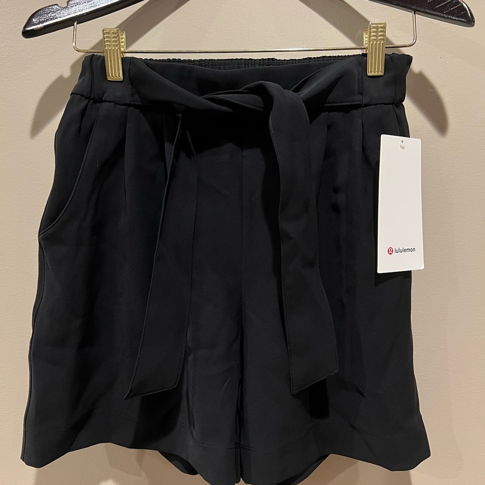 lululemon Noir Short 5.5